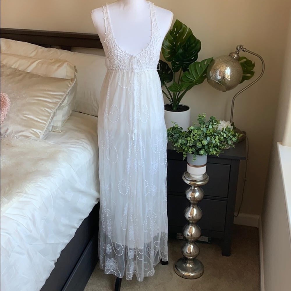 Beautiful White Lace Beach Dress w Crochet Top - Picture 1 of 9